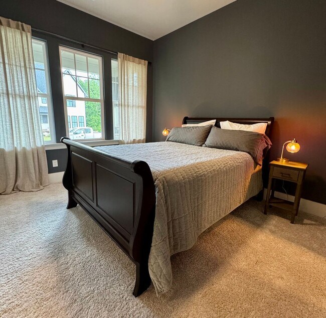 Building Photo - Discover Iris Grove at Everlee