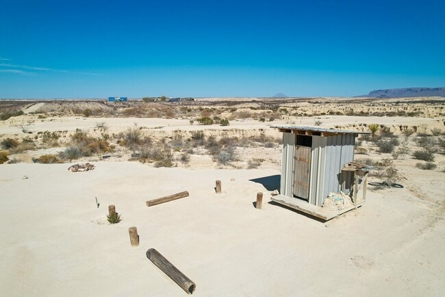 Building Photo - 400 N Smiling Dog Trail