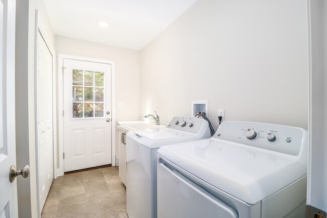 Building Photo - 85 Ironworks Hill Rd