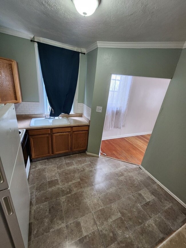 Building Photo - 2 Bedroom Duplex