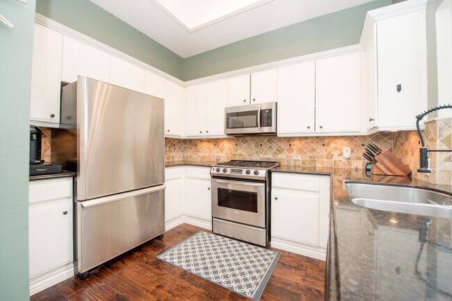 Building Photo - Costa Mesa Newport Heights Stunner!