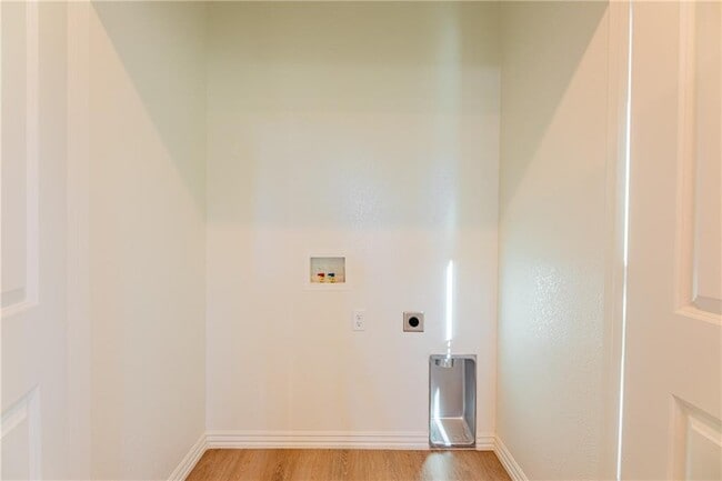Building Photo - 1408 SW Casuarina Dr