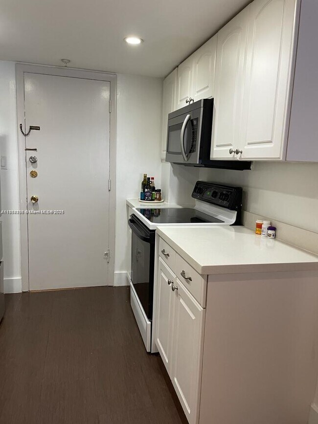 Building Photo - 150 Ocean Ln Dr