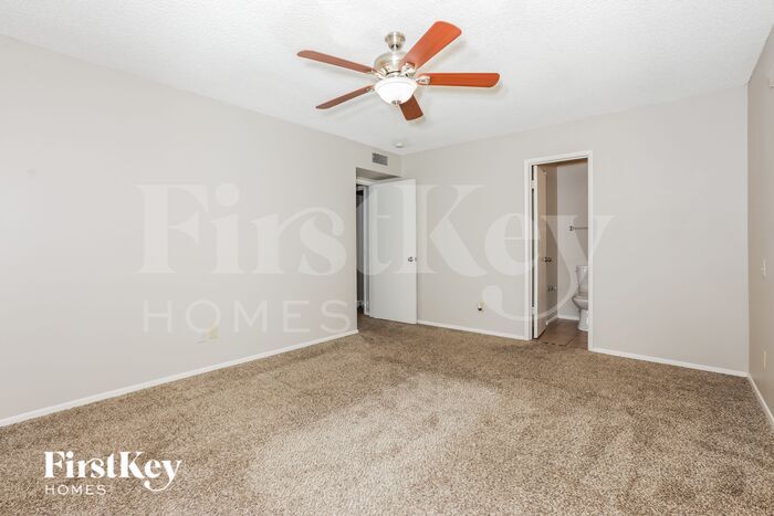 Building Photo - 2620 S Holbrook Ln