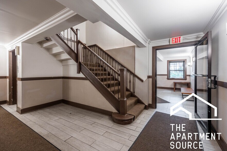 Building Photo - 1347 N Dearborn St