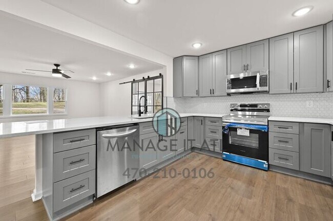 Building Photo - FULLY remodeled 4-bedroom, 2-bathroom house in Gainesville!