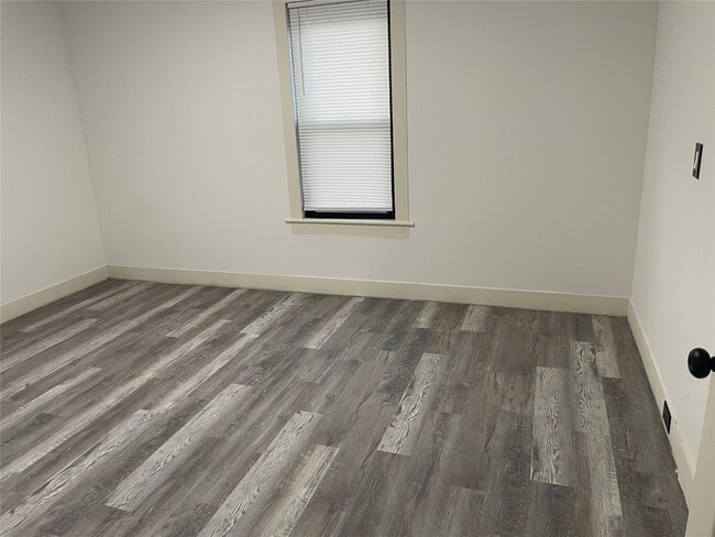 Building Photo - 50 Schubert St