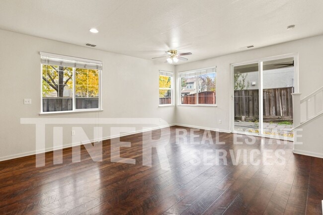 Building Photo - 5 Mantauk Point Pl