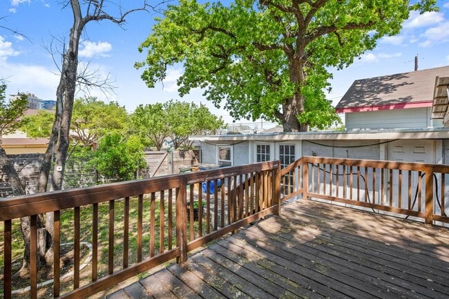 Building Photo - 1184 Navasota St