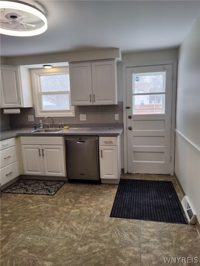 Building Photo - 32 Cascade Dr