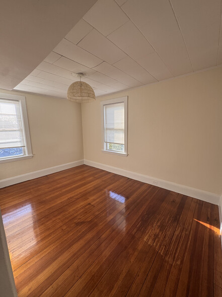 Building Photo - 38 Hanson St