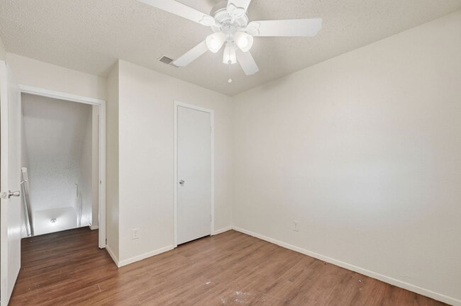 Building Photo - 314 Candlewood Ln