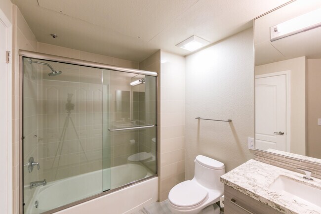 Building Photo - 880 Meridian Bay Ln