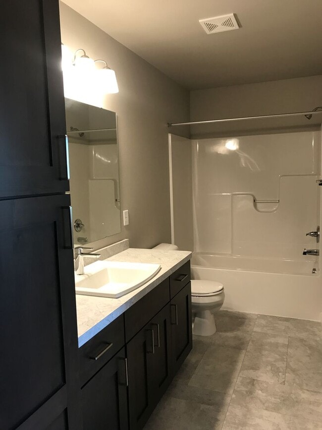Building Photo - 4 Bed 3 Bath Single Family Home