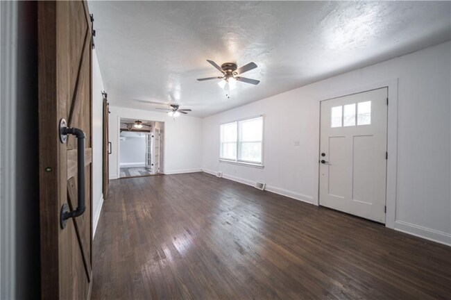 Building Photo - 312 Main St