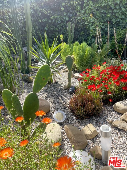 Building Photo - 8147 Mulholland Terrace