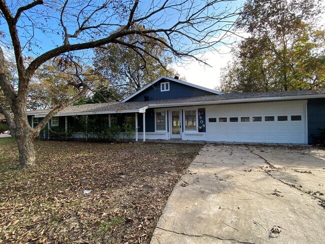 Building Photo - 3909 Ascot Ln