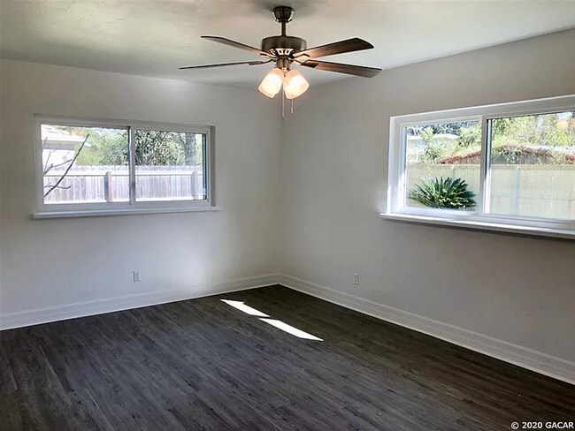 Building Photo - Modern Comfort Meets Classic Charm – Spacious Alachua Rental