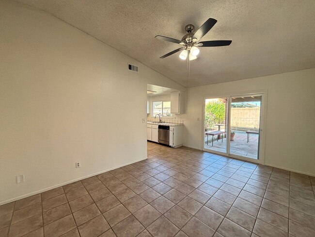 Building Photo - Charming East Lancaster Home