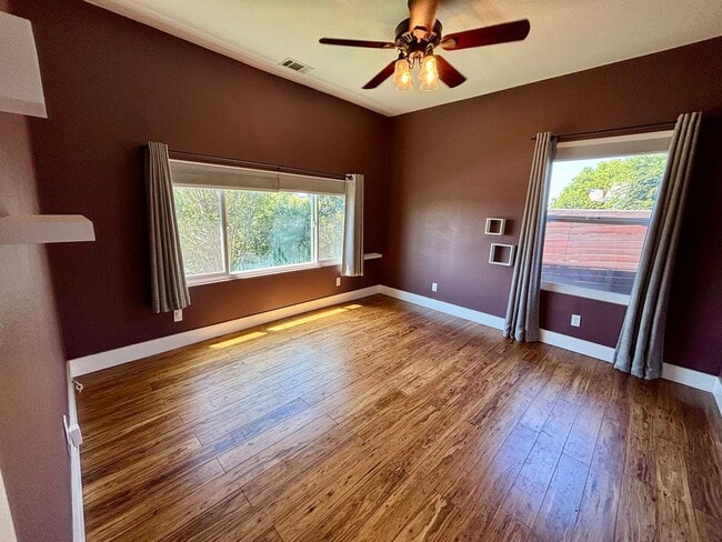 Building Photo - Gorgeous Upgraded Home In Glassell Park Area