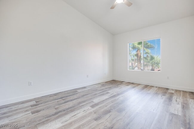 Building Photo - 2305 W Horizon Ridge Pkwy