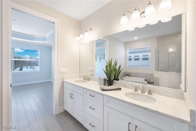 Building Photo - 514 Kamari Cv