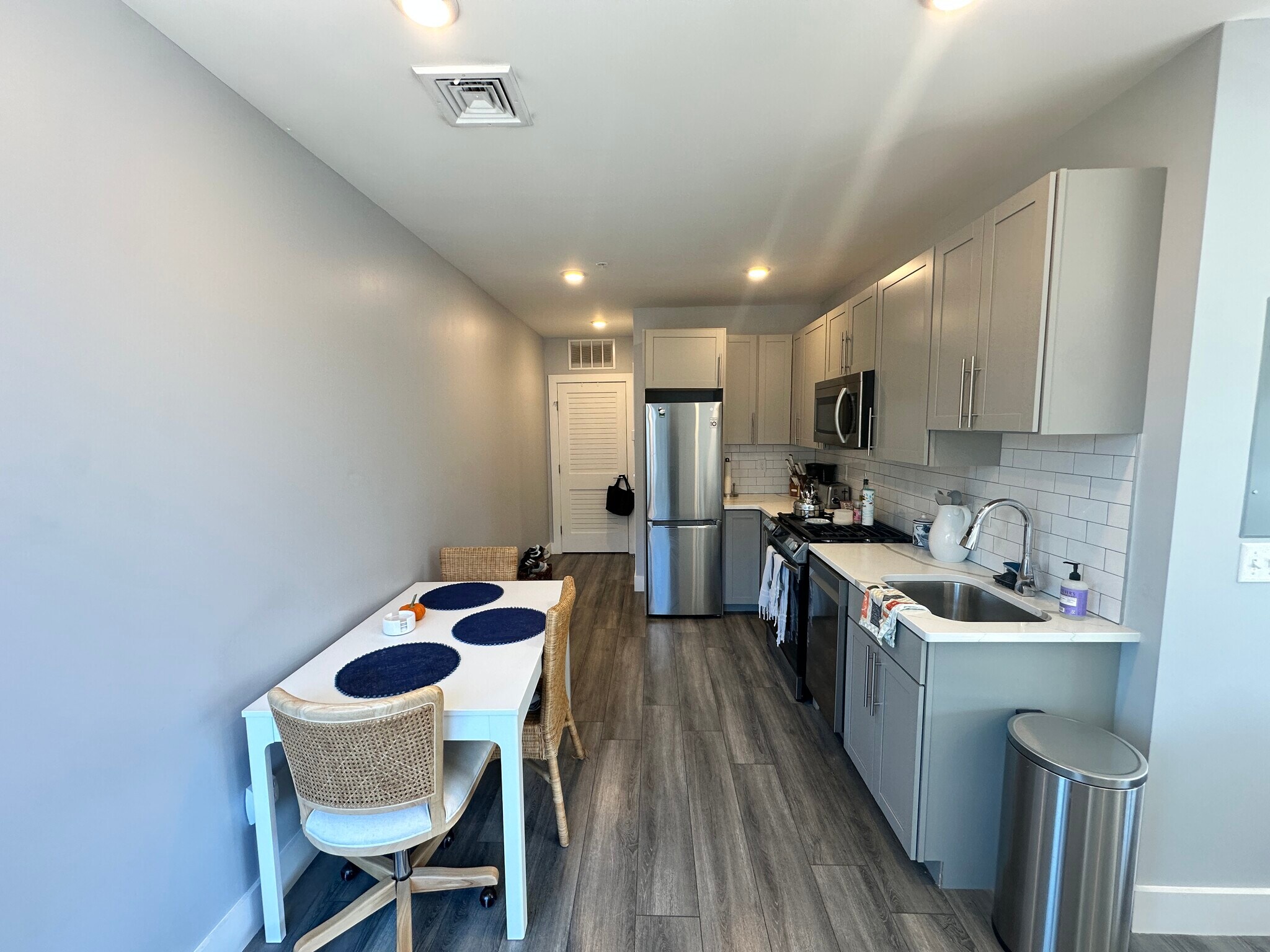 Building Photo - 55 W 5th St