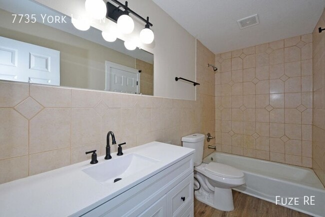 Building Photo - 7735 York Ln N