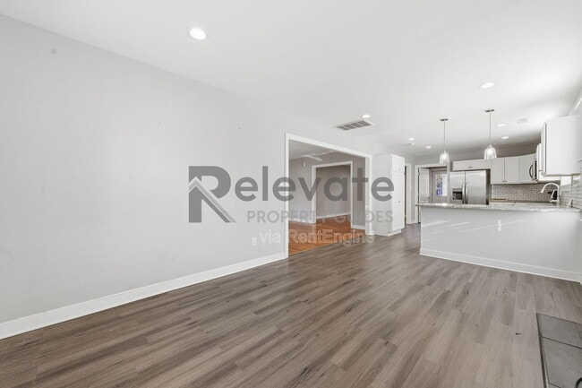 Building Photo - 8410 Yolanda Rd