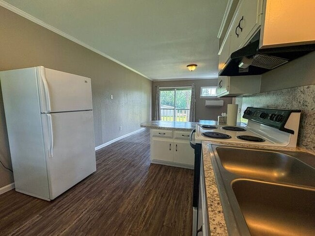 Building Photo - Tour Today! Studio Apartment in East Tyler! 1/2 Off First Full Months Rent!