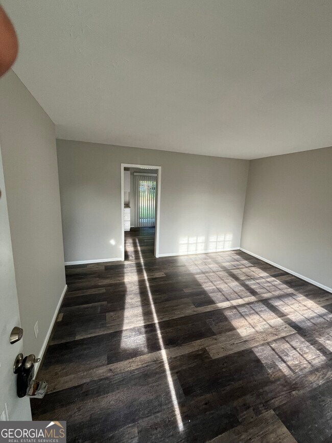 Building Photo - 2220 Mahan Dr