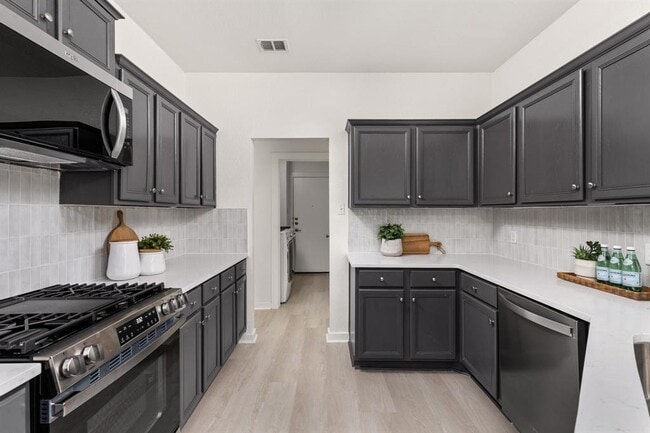 Building Photo - 8005 Willet Trail