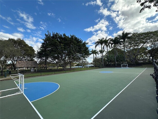 Building Photo - 4192 Laurel Ridge Cir