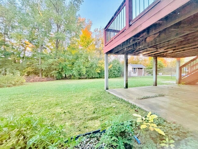 Building Photo - Huge 5 bed home located in Maple Grove!