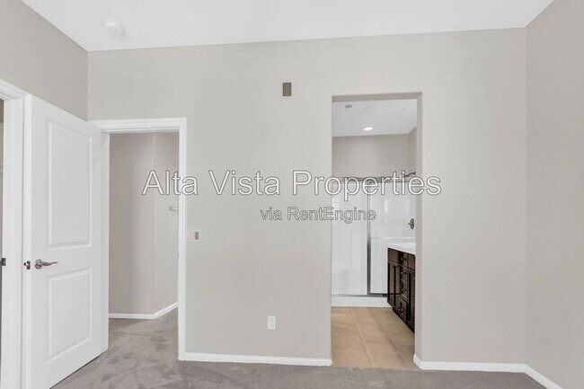 Building Photo - 2346 Sentinel Ln