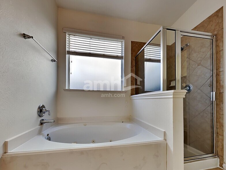 Building Photo - 2303 Cantabria Ln