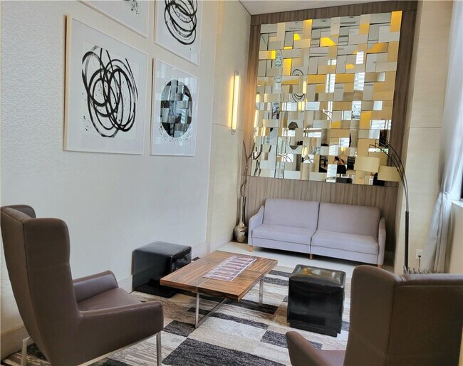 Building Photo - 999 SW 1st Ave