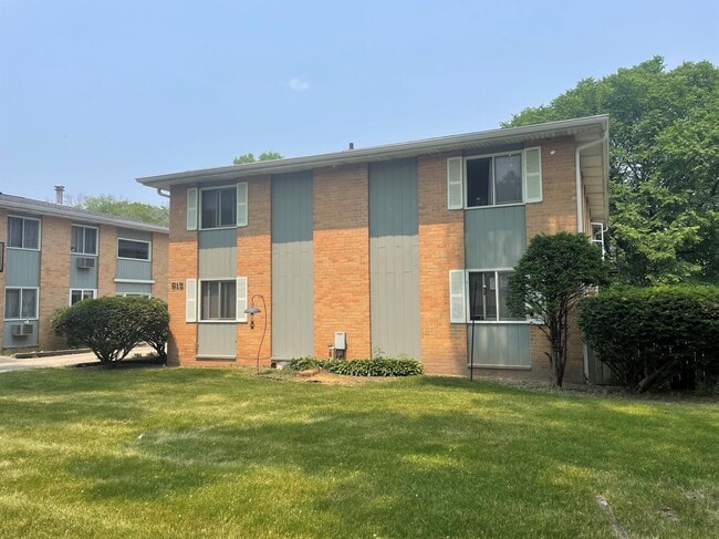 Building Photo - 614 Femrite Dr