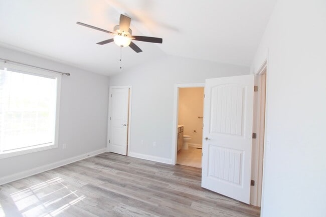 Building Photo - Stylish and Spacious Townhome Near Sentara – 4 Beds | 3.5 Baths | 2,300 Sq. Ft.