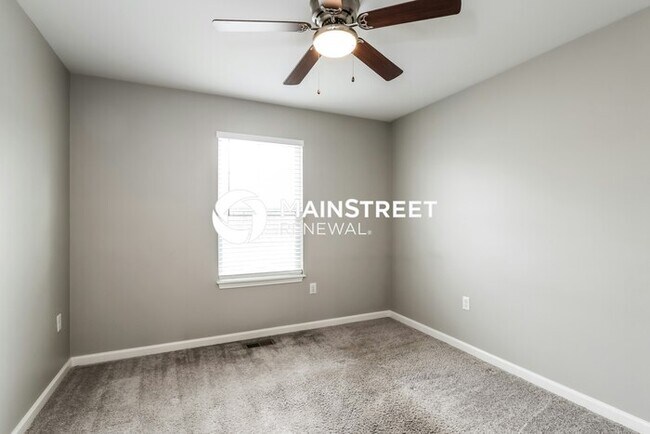 Building Photo - 3 Bedroom Pet-Friendly Home in Jeffersonville, IN with Main Street Renewal