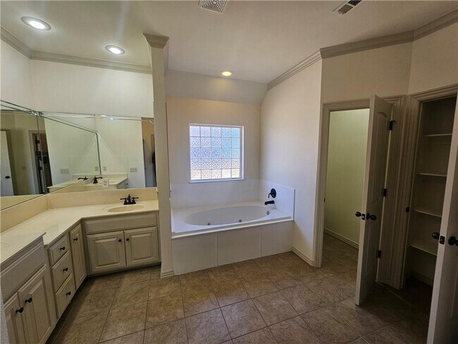 Building Photo - 2311 S Mont Blanc Ave