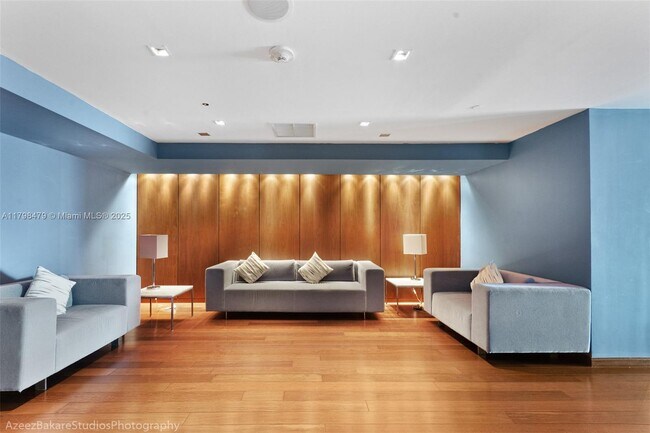 Building Photo - 325 Biscayne Blvd