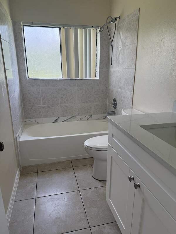 Building Photo - 10914 Royal Palm Blvd