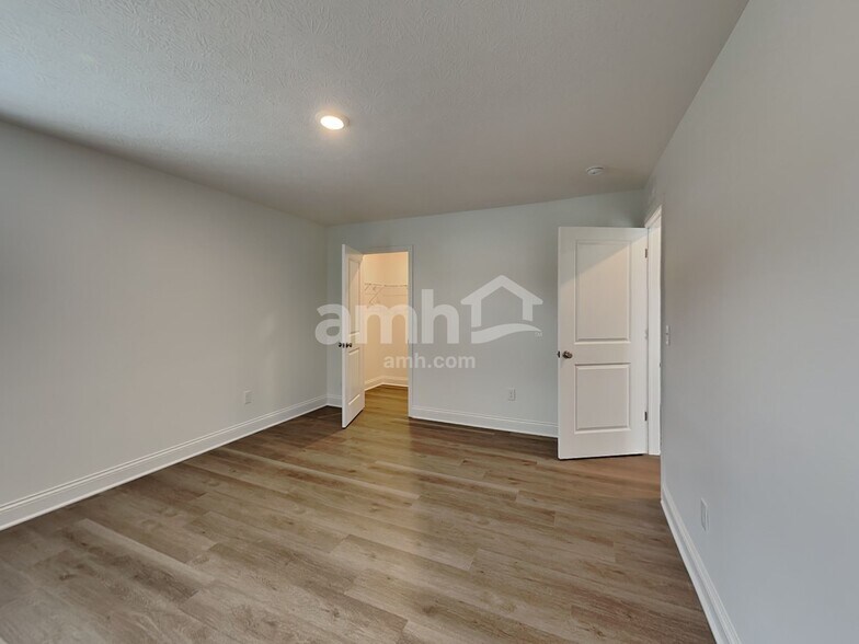 Building Photo - 419 Golden Maple Pl