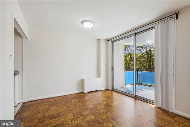 Building Photo - 10401 Grosvenor Pl