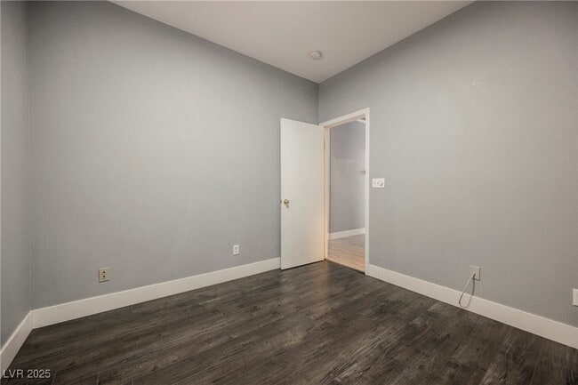 Building Photo - 138 Cam Capri