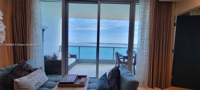 Building Photo - 1331 Brickell Bay Dr