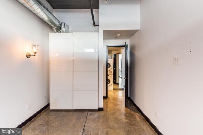 Building Photo - 1701 Tulip St