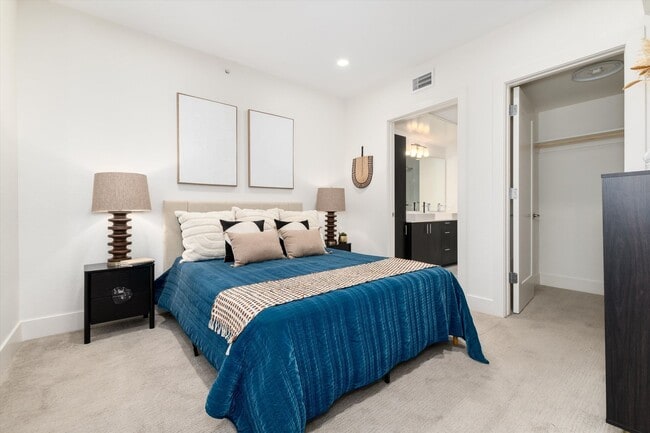 Building Photo - Beautiful West Wash Park home available NOW!