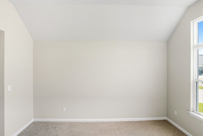 Building Photo - Like new, Move in Ready.